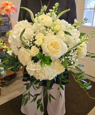 All in White Bridal Bouquet in Owen Sound, ON | BLOEMERS FLOWERS & PLANTS All in White Bridal Bouquet in Owen Sound, ON | BLOEMERS FLOWERS & PLANTS
