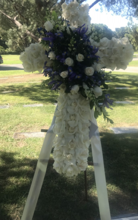 PURITY WHITE ROSE CROSS W/LAV CLUSTER STANDING FUNERAL PC