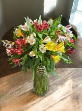 ALLURING ALSTROEMERIA Vase Arrangement 