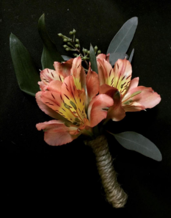 Alstro Boutonniere  Flower for Him in Fort Worth, TX | DAVIS FLORAL DESIGNS