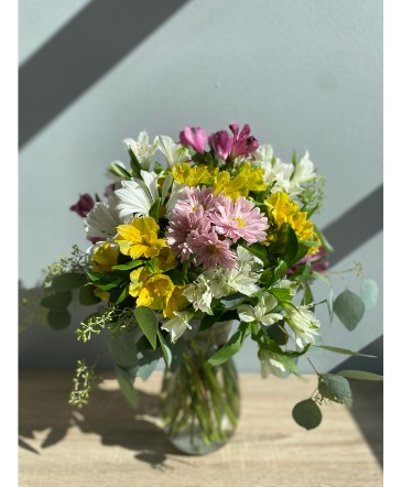 Alstro Daisys Vase Arrangement SPECIAL OF THE MONTH in Bend, OR | AUTRY'S 4 SEASONS FLORIST