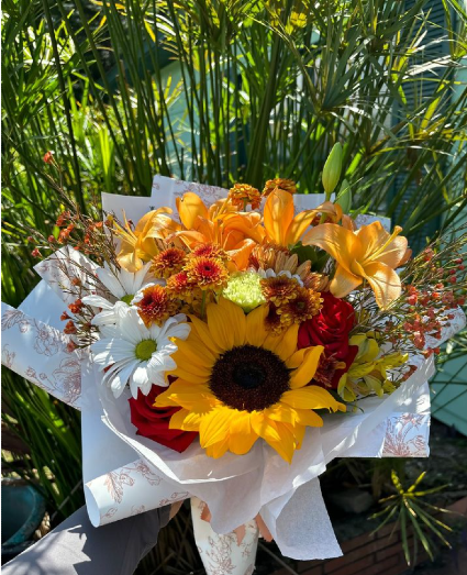 AMBER AFFECTION wrapped bouquet