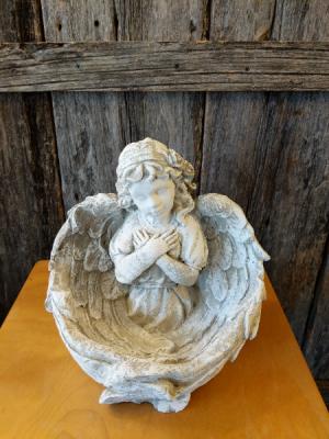 Angel statue 