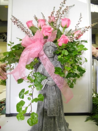  Angel Wing Planter With or Without Roses in Troy, MI | DELLA'S MAPLE LANE FLORIST