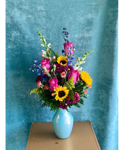 AQUA ESCAPADE FLOWER ARRANGEMENT