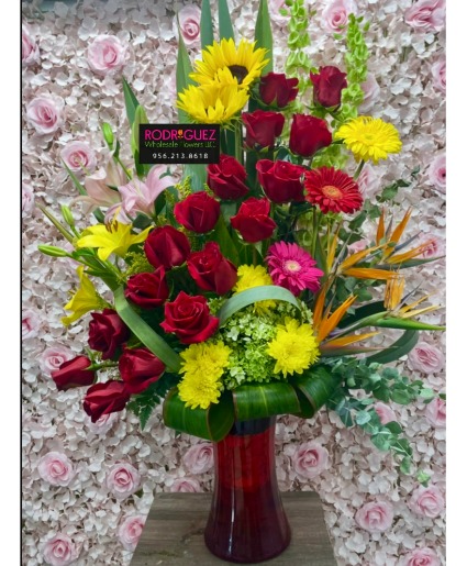 Arrangement in vase 16 Roses