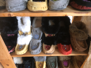 assorted slippers 