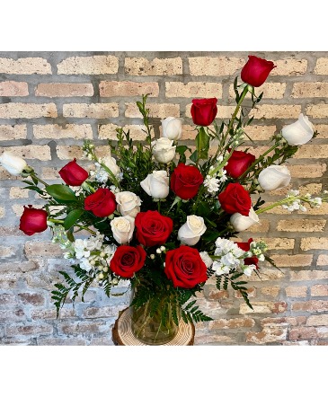 Asymmetric Rose Arrangement  Vase Arrangement in Chicago, IL | PRIMROSE CHICAGO