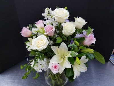 Athas 64 Roses, lilies and stock flowers