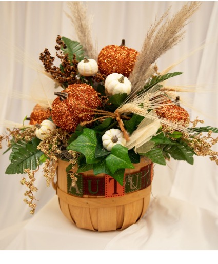 Autumn basket with sparkle pumpkins 