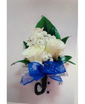 B9 3 Spray Roses Boutonniere 