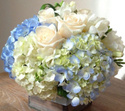 SOFT AND SWEET floral arrangement