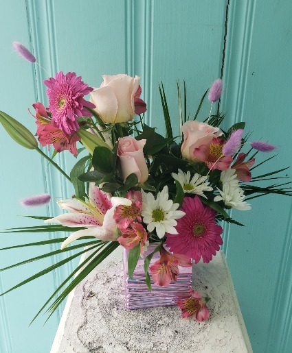 BARBIE BOUQUET FLOWER ARRANGEMENT