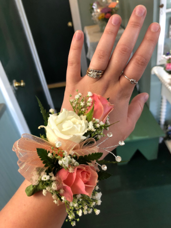 Basic Gem Stem Wrist Corsage