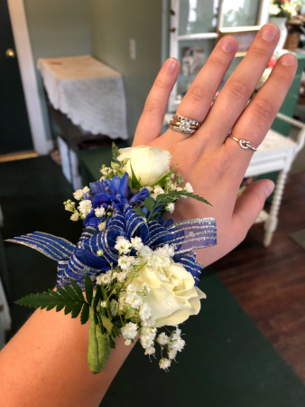 Basic Wrist Corsage