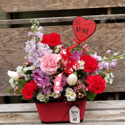 Basket of blooms Bouquet VA6