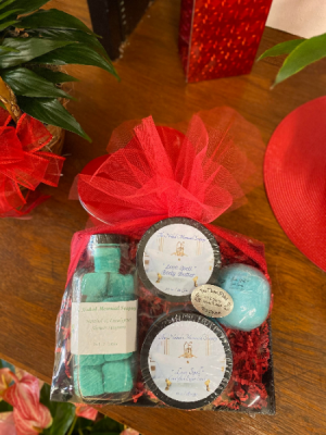 Luxury Bath and Body Gift Basket in Uvalde, TX | THE FLOWER PATCH Luxury Bath and Body Gift Basket in Uvalde, TX | THE FLOWER PATCH