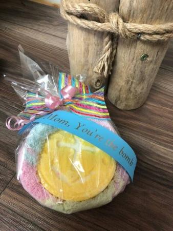 Bath Bomb & Fuzzy Facecloth for Mom  Mother’s Day Giftware 