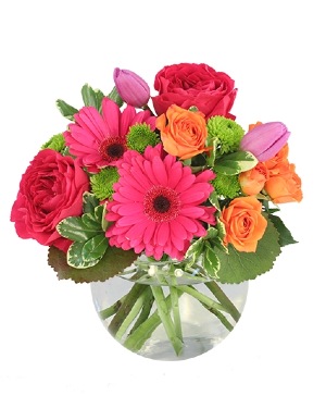 Robust Ruby Flower Arrangement in Bracebridge, ON - CR Flowers & Balloons ~  A Bracebridge Florist