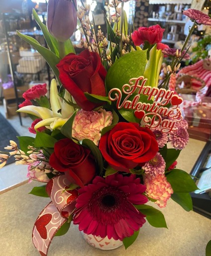 Hearts and roses bouquet Arranged in vase