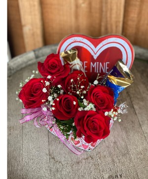 Be my Valentine Valentine tin with flowers and chocolates