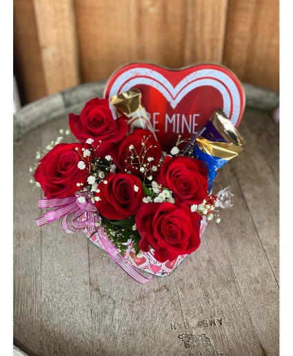 Be my Valentine Valentine tin with flowers and chocolates