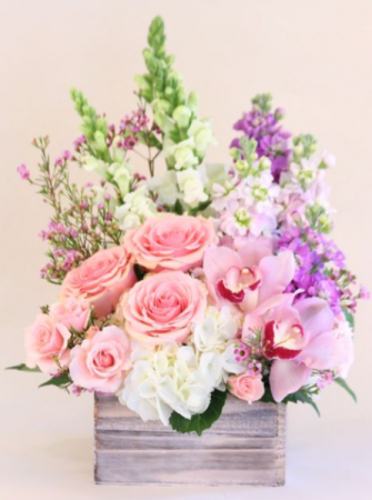 BEAUTIFUL LIFE ELEGANT MIXTURE OF FLOWERS