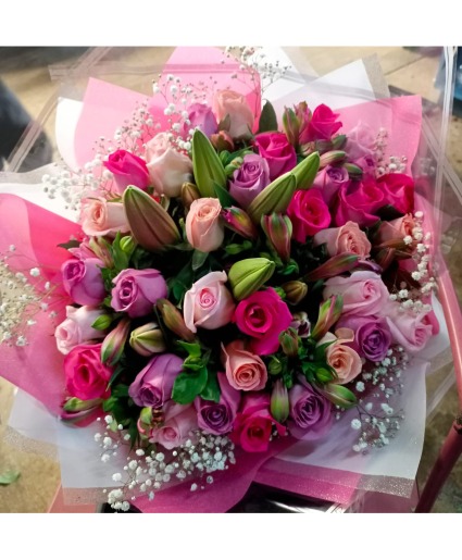 BEAUTIFUL MIXED ROSE BOUQUET WRAPPED BOUQ READY FOR VASR