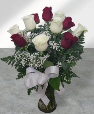 Beautiful Red and White Roses  FHF-V10 Fresh Floral Vase