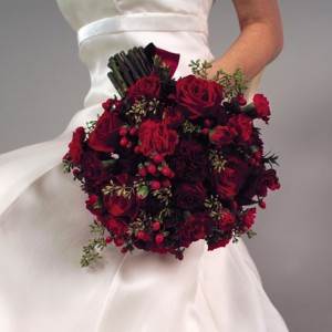 Beautifull Bouquet for a Christmas Wedding can be made smaller for your girls.