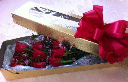 Beautifully Boxed Dozen Roses Roses in a Box