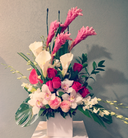 BEAUTY PINK ELEGANT MIXTURE OF FLOWERS
