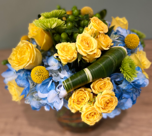 BEAUTY YELLOW ELEGANT AND MIXTURE FLOWERS