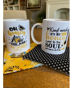 "Bee" Mugs with Reversible Mug Rugs 