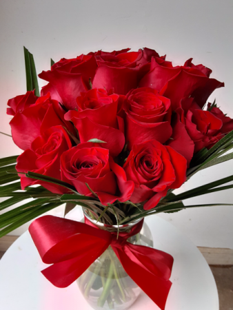 being right in middle of roses cluster of roses in vase