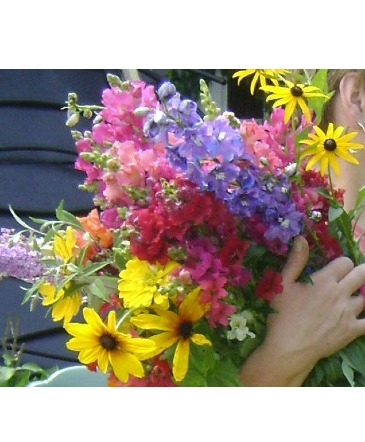 Best Blooms of the Day ! vase design  in North Adams, MA | MOUNT WILLIAMS GREENHOUSES INC