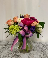 Best Mom Arrangement Mixed flowers in vase