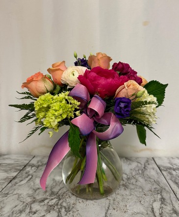 Best Mom Arrangement Mixed flowers in vase in Winter Park, FL | APPLEBLOSSOM FLORIST & GIFTS
