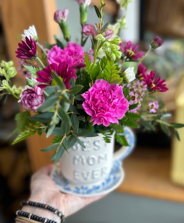 Best Mom Ever Mug Fresh Arrangement  in Delphos, OH | Ivy Hutch Flowers and Gifts