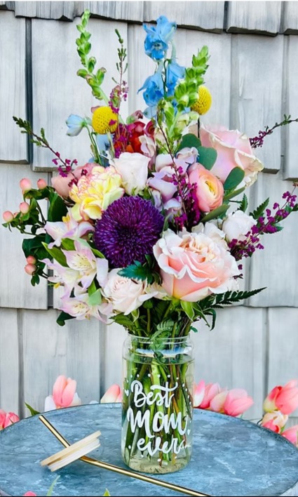 “Best Mom” Glass Tumbler Arrangement Just For Mom