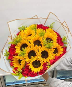BIG SUN FLOWERS WITH RED ROSES 