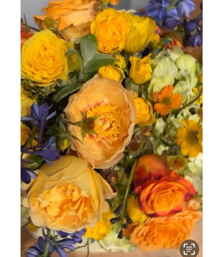 Birthday' special Sara's Choice Flower Arrangment - Bouquet