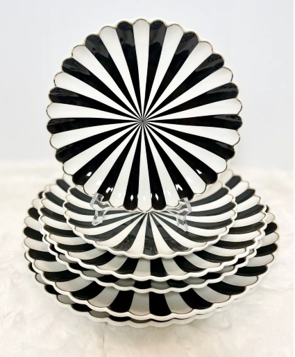 Black & white Teaware Grace plates  