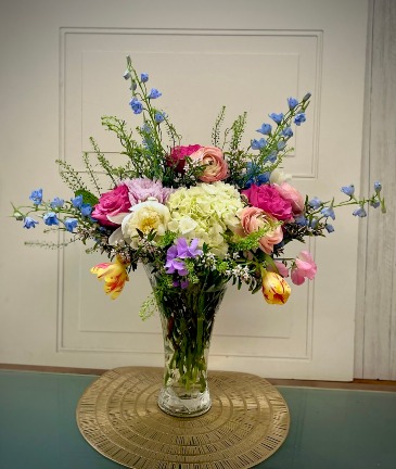 Blooming Crystal Vase Arrangement in Mount Pleasant, SC | BLANCHE DARBY FLORIST OF CHARLESTON