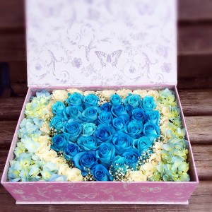 Blue roses in the box 
