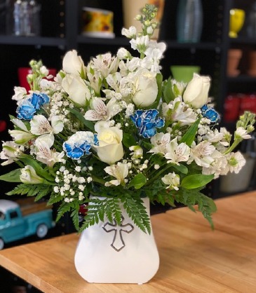 Blue & White Spirit Bouquet  in Acworth, GA | Davis Flowers