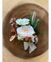 Blush Beauty Boutonniere