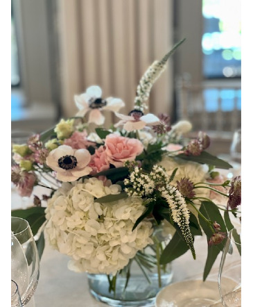 Blush Garden Table Centerpiece in Darien, CT | DARIEN FLOWERS
