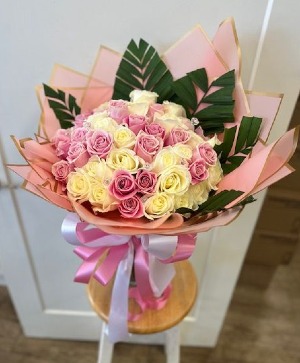 Blushing Blooms 50 Roses!