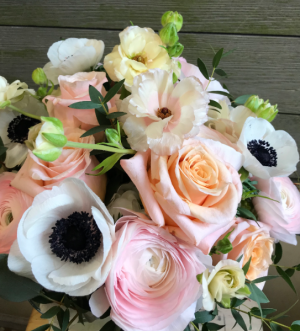 Blushing Palette vase in Northport, NY | Hengstenberg's Florist Blushing Palette vase in Northport, NY | Hengstenberg's Florist